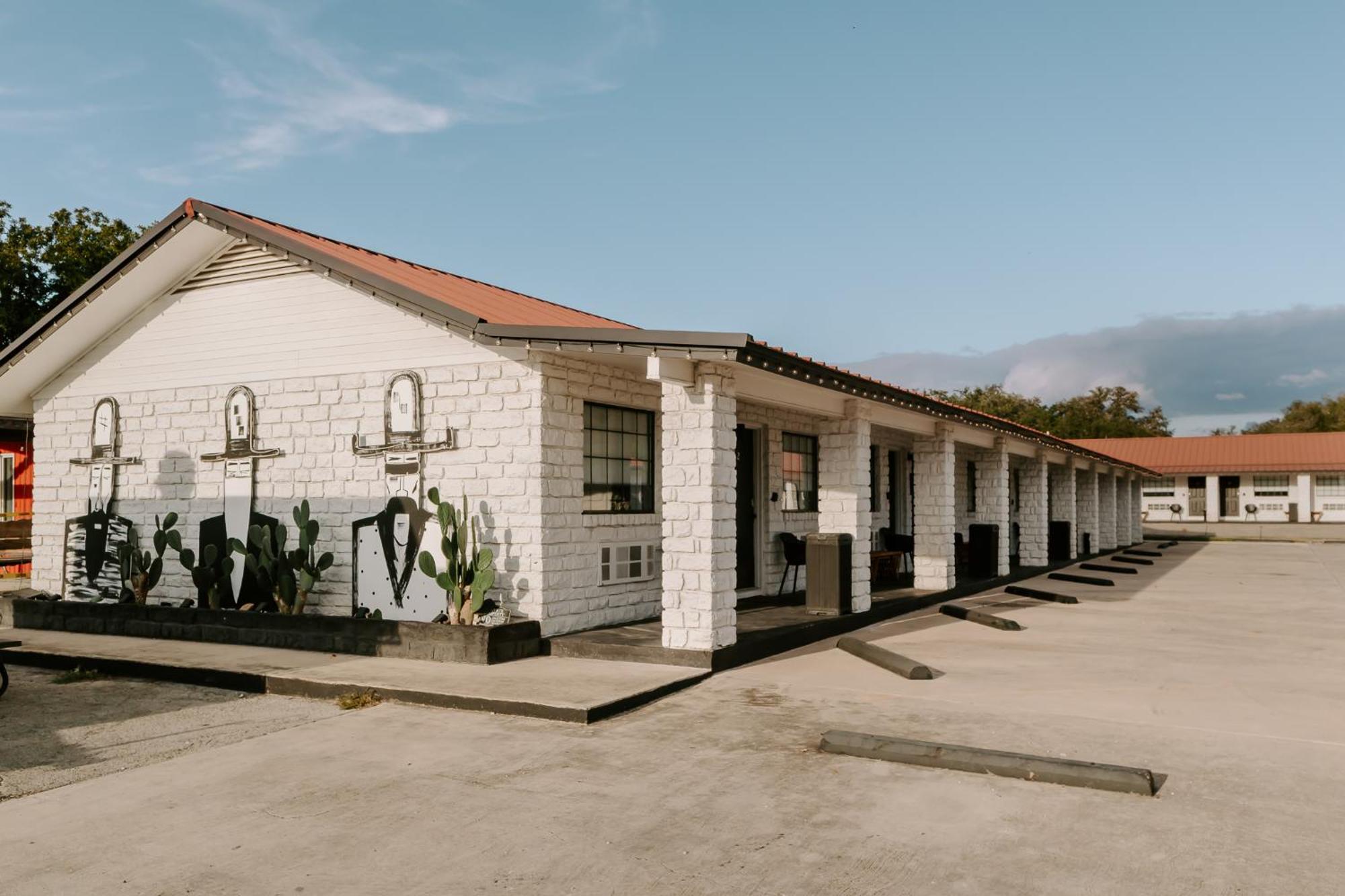 The Cowboy Motel Camp Wood Exterior photo